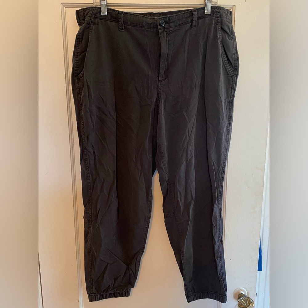 GAP Women's Mid Rise Elastic Back
Button Front Cotton Jogger - Black
